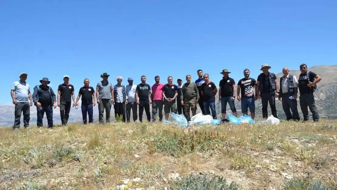 'Tut ilçesinde çevre temizliği yapıldı'