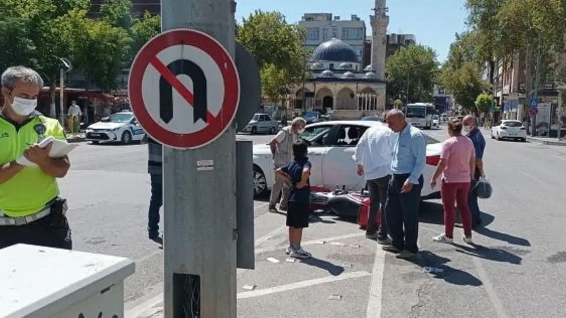 '´U´ dönüşü kazaya neden oldu: 2 yaralı'