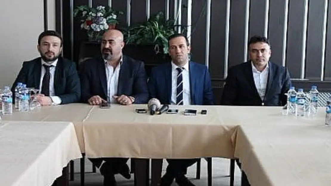 Adil Gevrek yaptıkları destek gecesine katılan herkese teşekkür etti.