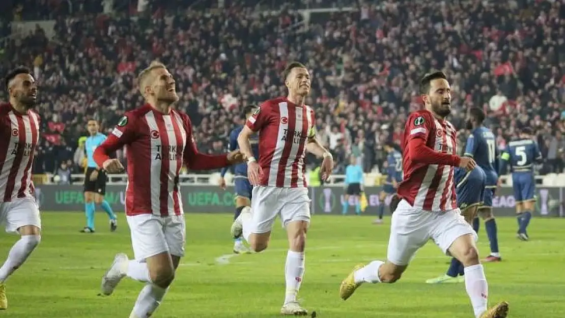 'UEFA Avrupa Konferans Ligi: Sivaspor: 1 - Fiorentina: 1 (İlk yarı)'