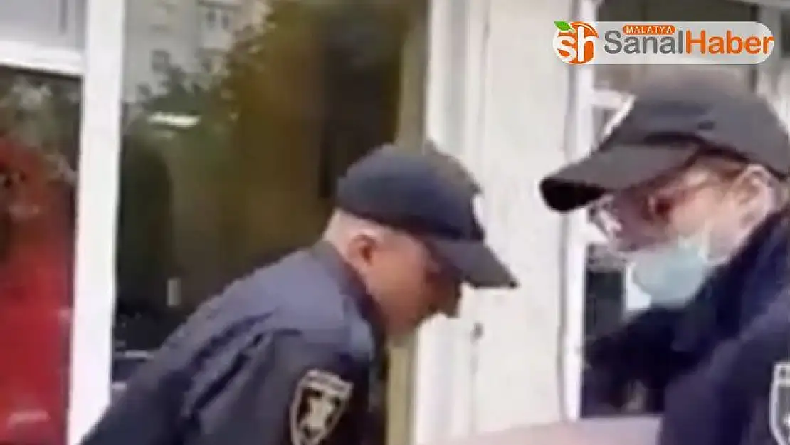 Ukrayna'da maske takmayan yaşlı adama polis şiddeti