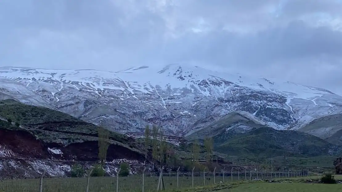 'Ulubaba Dağı beyaza büründü'