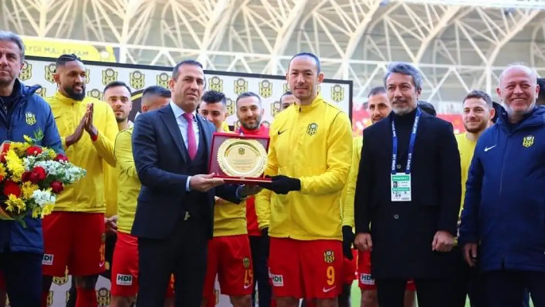 'Umut Bulut, Süper Lig´de en çok forma giyen oyuncu oldu'