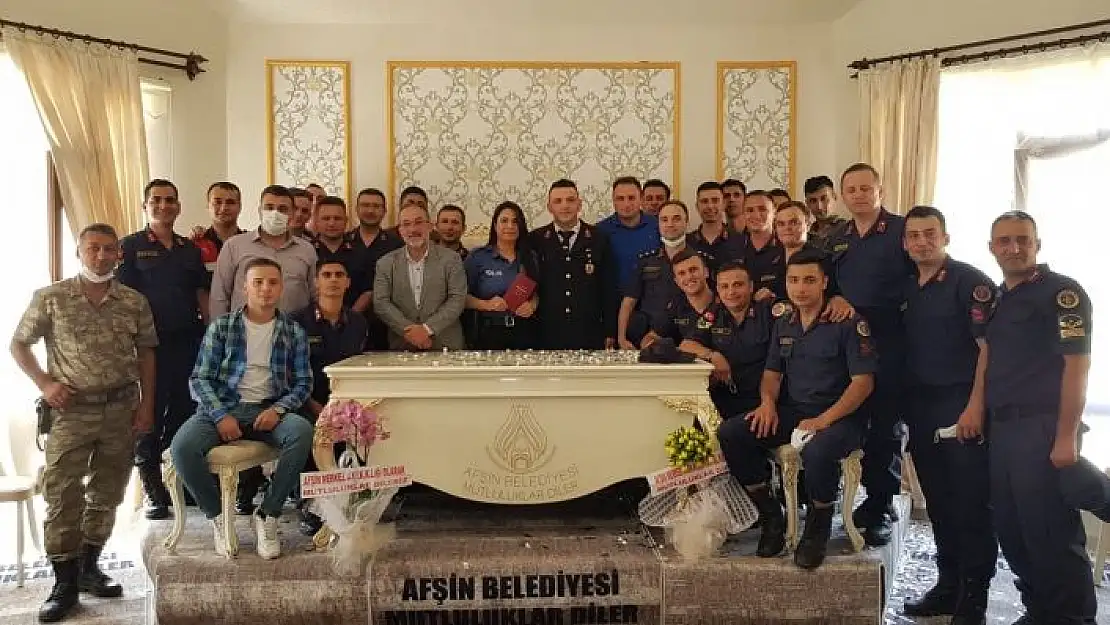 'Üniformalı nikah töreni'