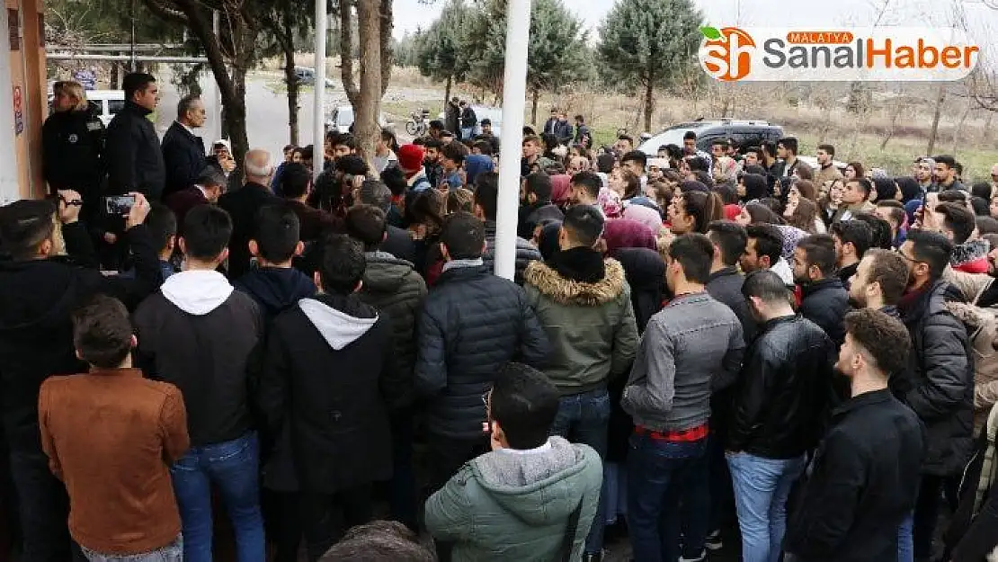 Üniversite öğrencileri 'Çürük raporu var' deyip derse girmedi