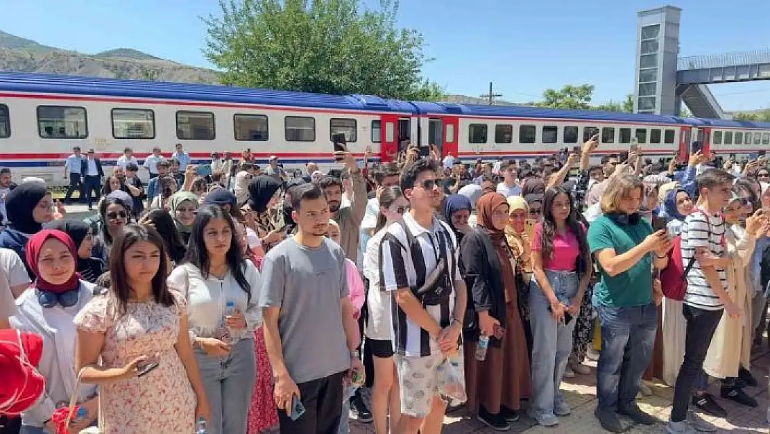 'Üniversite öğrencileri için trenle Palu gezisi düzenlendi'