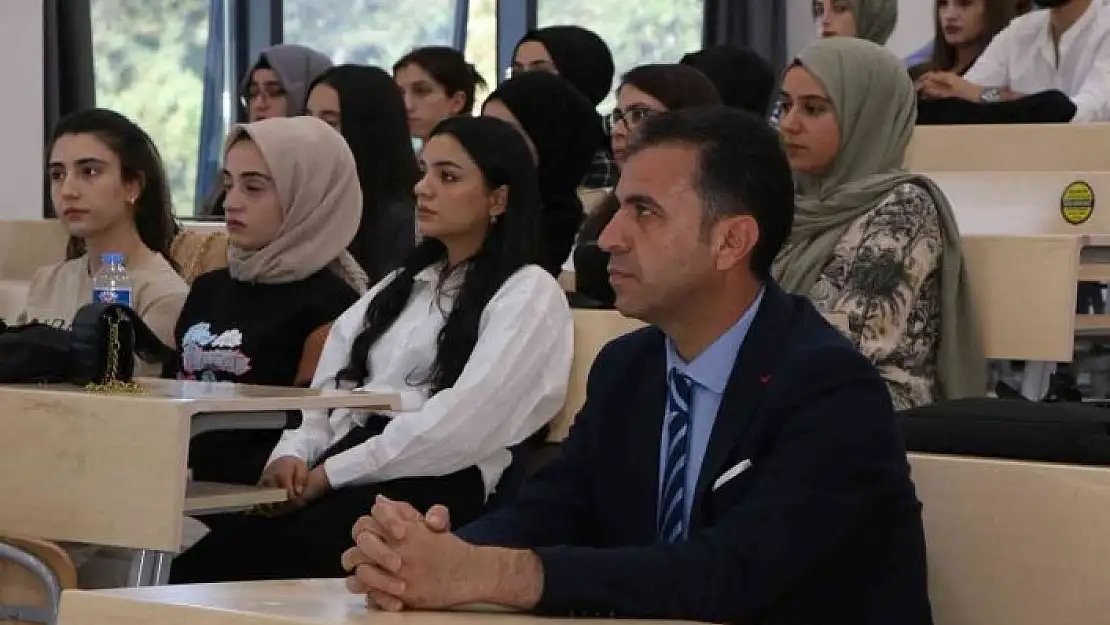 'Üniversite öğrencilerine sosyal hizmet uygulamaları semineri'