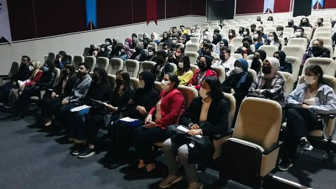 'Üniversitede student talks etkinliğinin ikincisi düzenlendi'