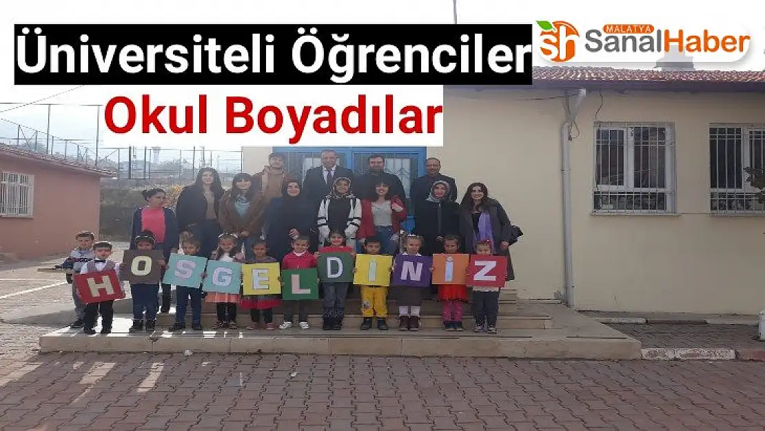 Üniversiteli Öğrenciler Okul Boyadılar