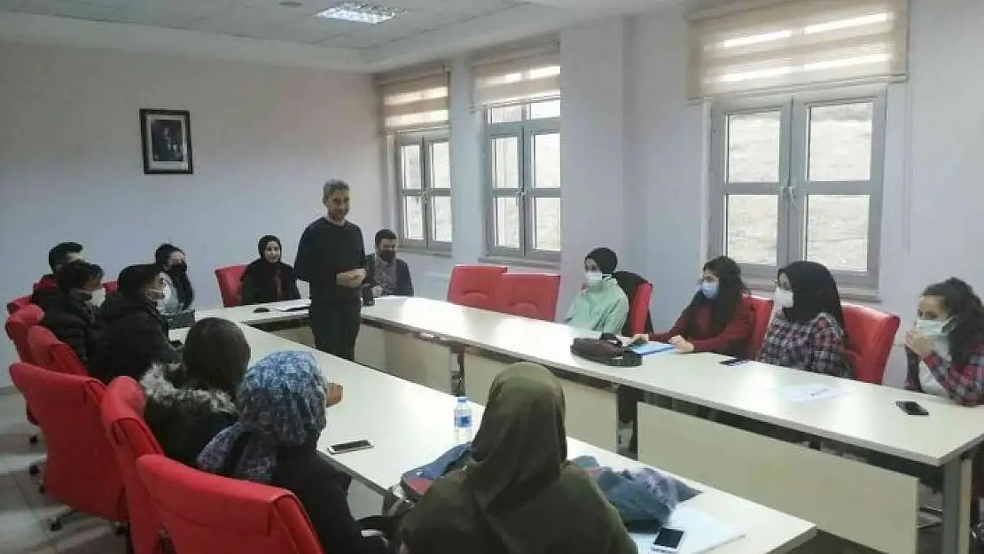 'Üniversitesi öğrencilerine evlilik öncesi eğitim semineri'