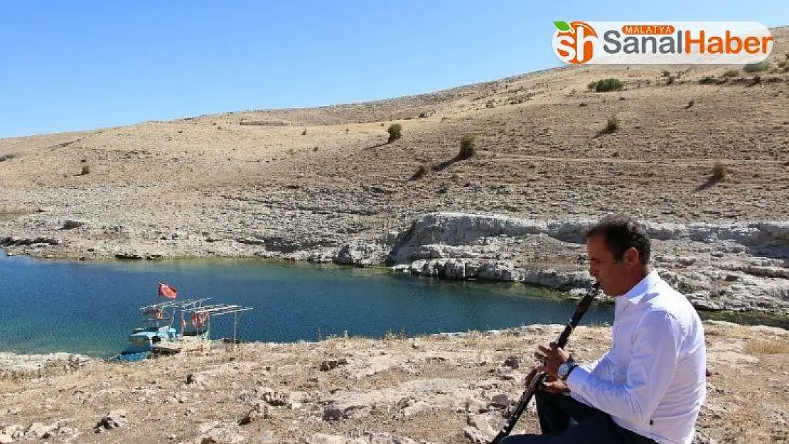 Ünlülerle sahne alıyordu, şimdi köyünde muhtarlık yapıyor