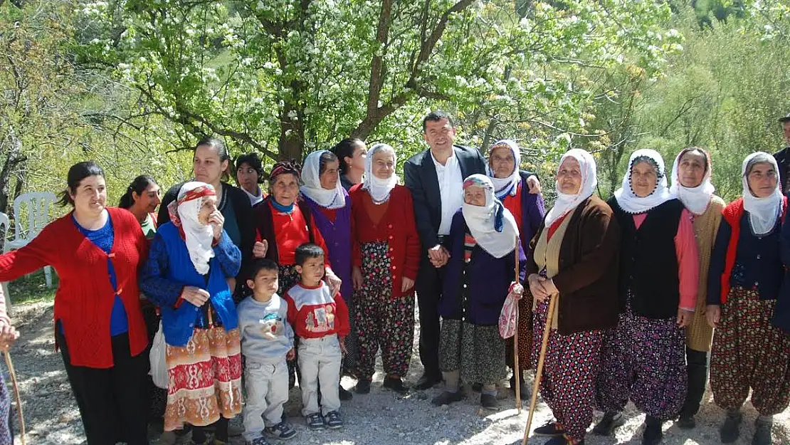 AĞBABA,  BİRGÜNDE 16 MAHALLEYİ ZİYARET ETTİ.