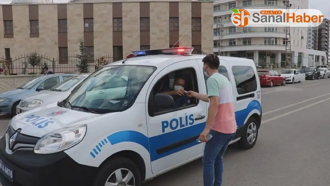 Unutkan öğrencilerin imdadına polis yetişti