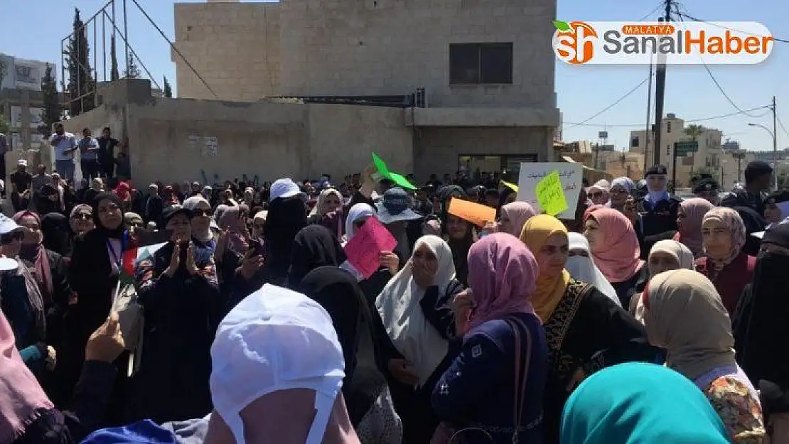 Ürdün'de öğretmenlerden protesto