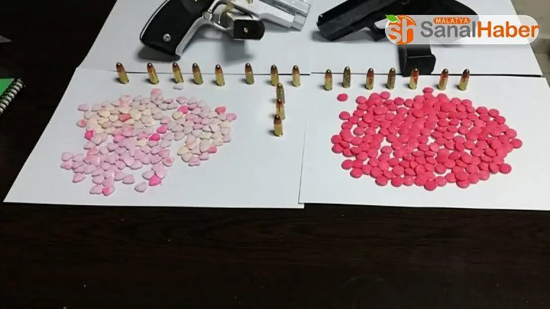 Malatya'da Uyuşturucu hap ve tabancadan 4 gözaltı