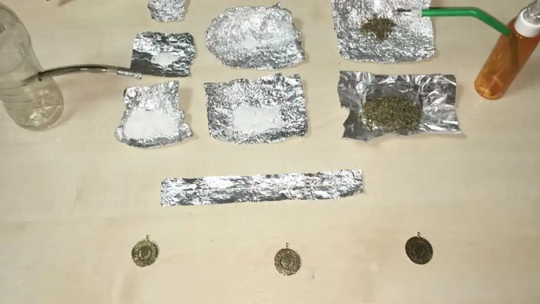 'Uyuşturucu partisine polis baskını: 5 gözaltı'