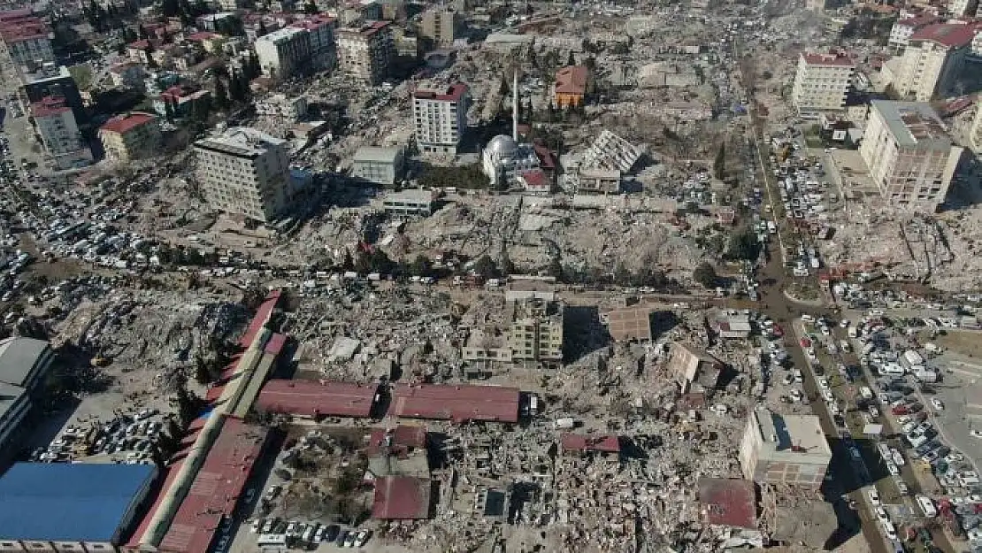 'Üzerinden 82 saat geçen depremin merkezinde son durum havadan görüntülendi'