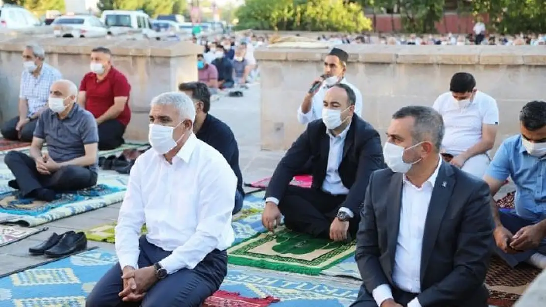 'Uzun yıllar sonra Eskimalatya Namazgah´ta Kurban Bayramı namazı kılındı'