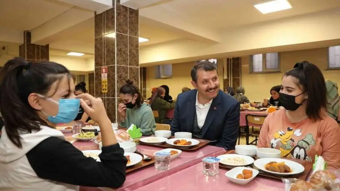 'Vali Ayhan, öğrencileri ziyaret etti'