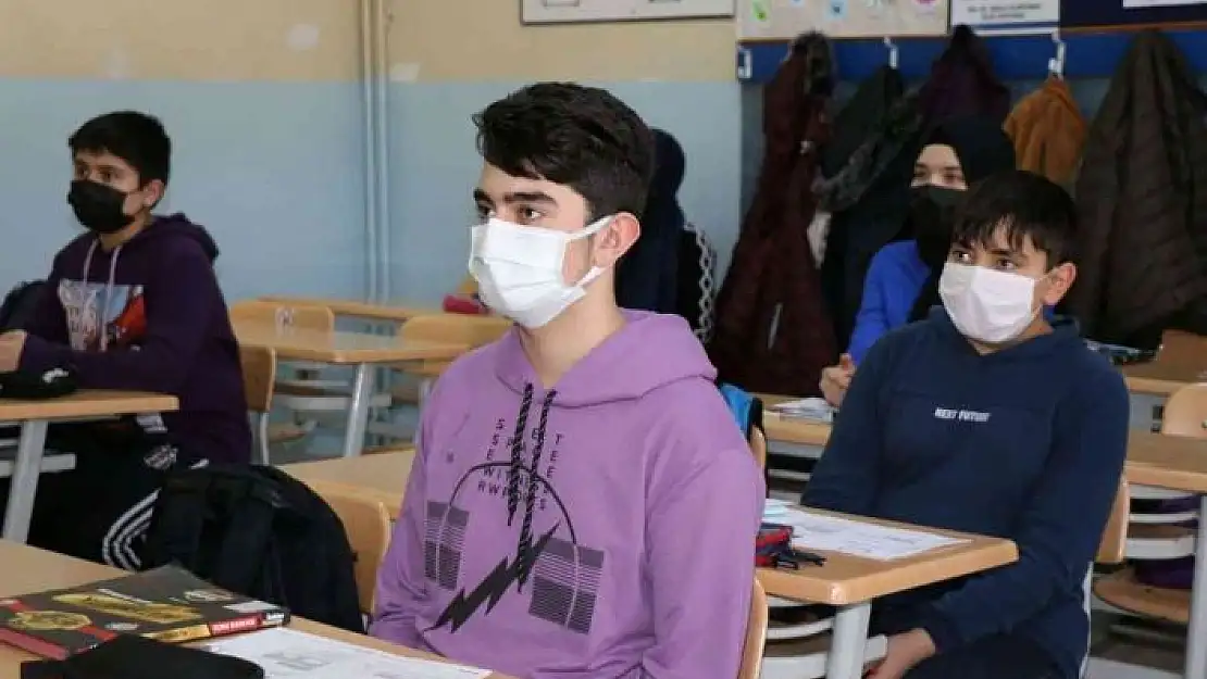 'Vali Ayhan: ''Potansiyelinize inanıyoruz'''