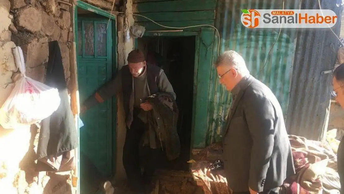 Vali Aykut Pekmez depremin hasar verdiği bölgede incelemede bulundu