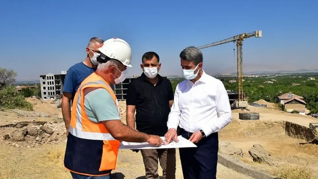 'Vali Baruş, deprem konutlarını inceledi'