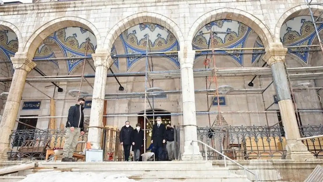 'Vali Baruş, tadilattaki yeni camiyi inceledi'