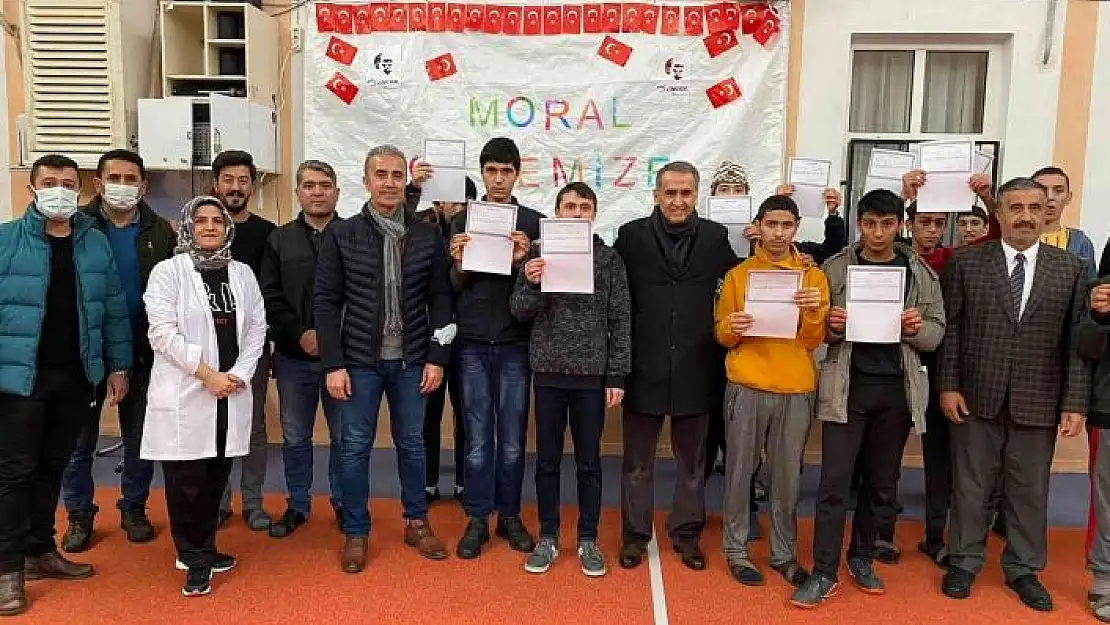 'Vali Çuhadar, çocuk bakım merkezlerini inceledi'
