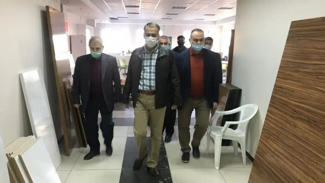 'Vali Çuhadar Diyanet Gençlik Merkezini inceledi'
