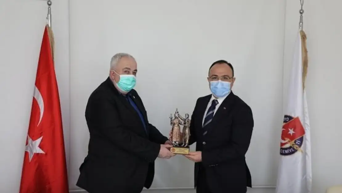 'Vali Erkaya Yırık, Elazığ´ın gündemiyle ilgili açıklamalarda bulundu'