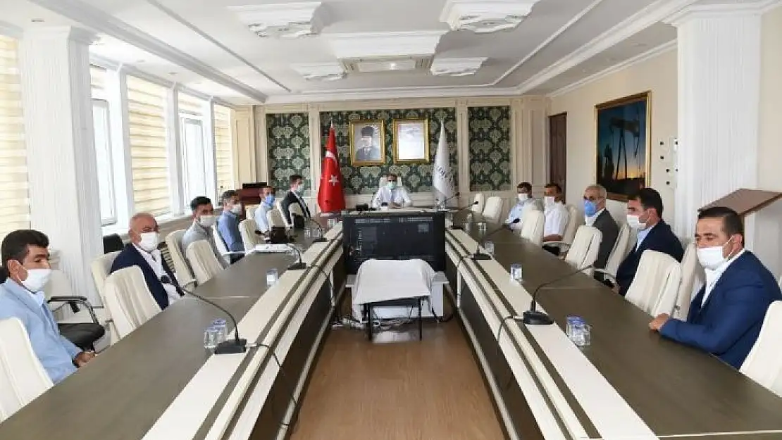 'Vali Mahmut Çuhadar, köy muhtarlarını ağırladı'