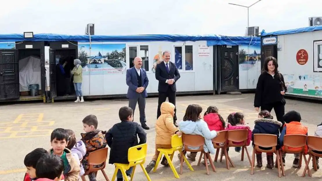 'Vali Varol, depremzede çocuklarla bir araya geldi'