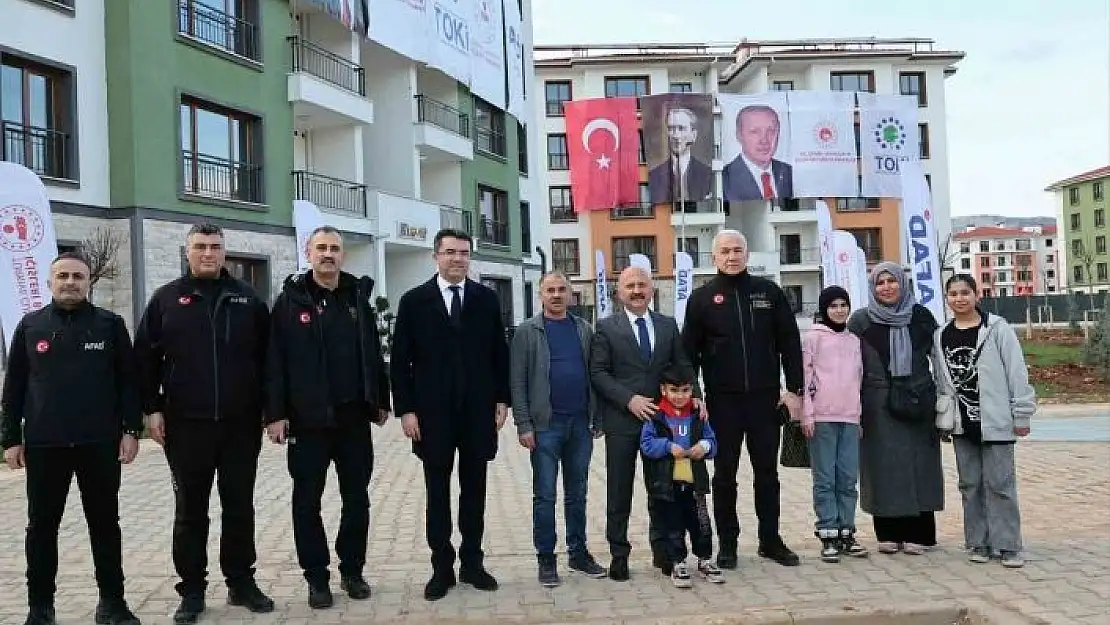 'Vali Varol, kalıcı deprem konutlarını inceledi'