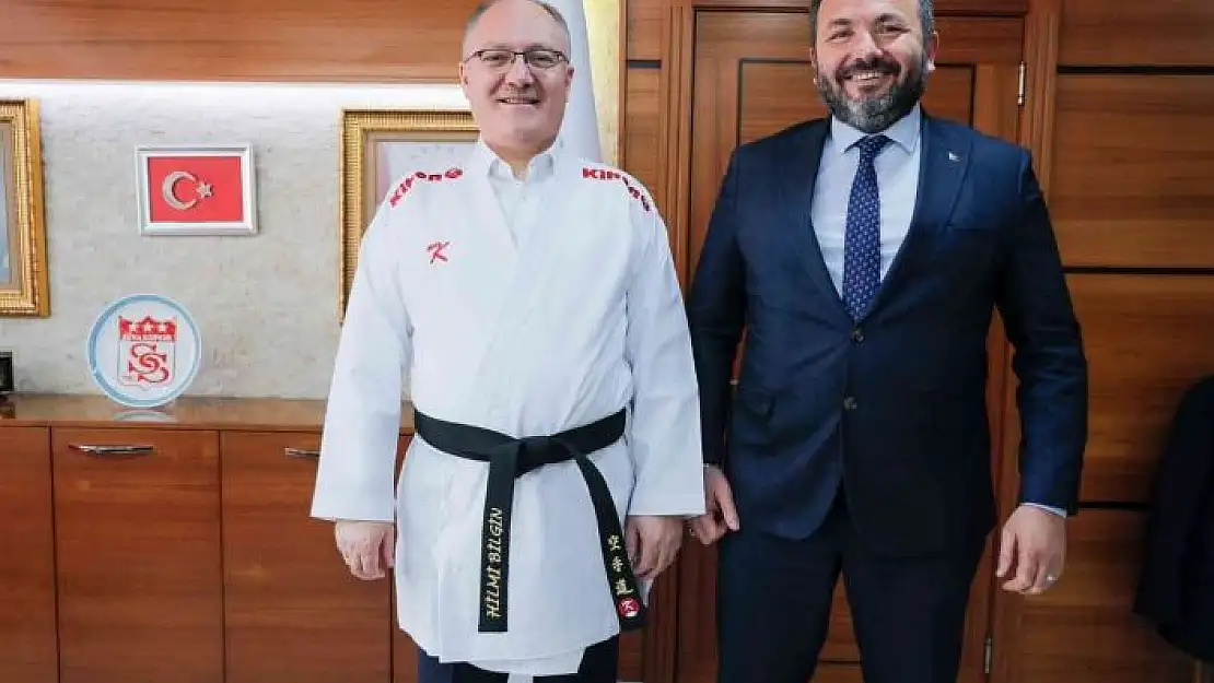 'Vali ve Belediye Başkanı karate kıyafeti giydi'