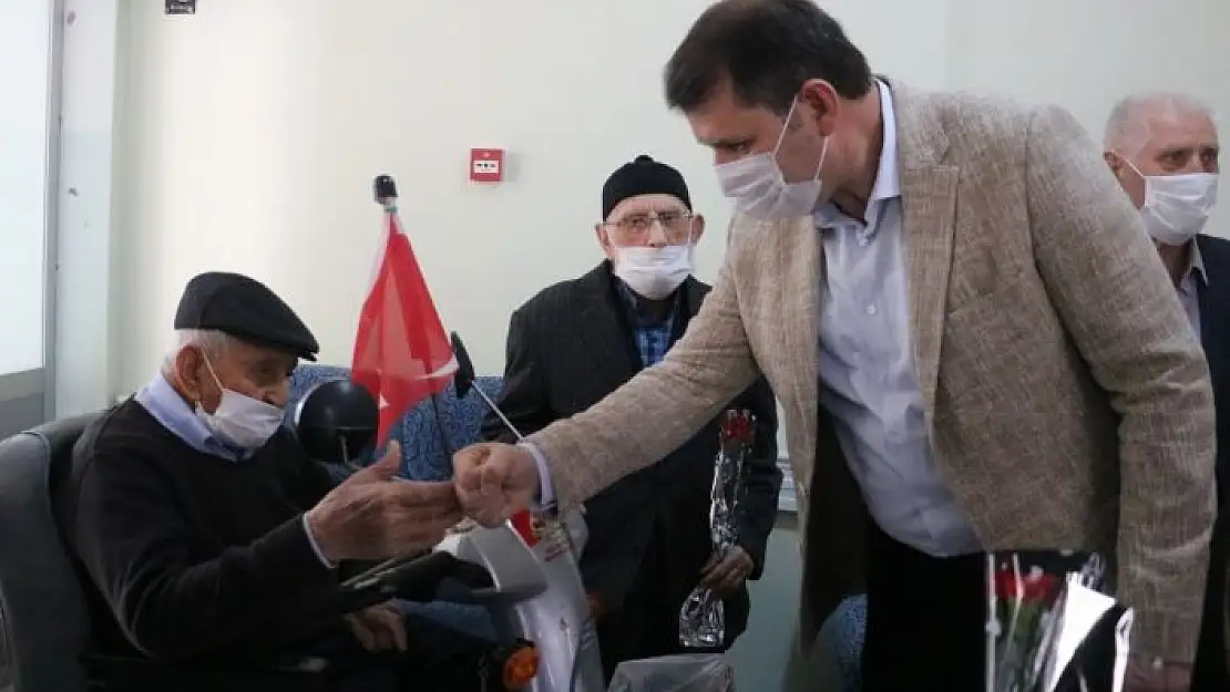 'Valiyi gören huzurevi sakinlerinin gözleri doldu'