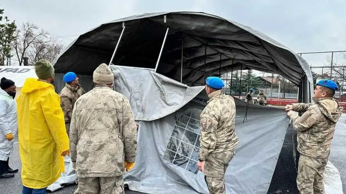 'Van jandarmasının deprem bölgesindeki çalışması devam ediyor'