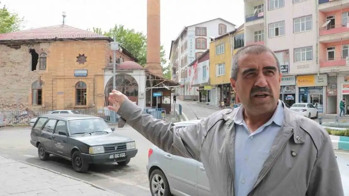 'Vatandaşlar, depremde zarar gören caminin yıkılıp yeniden yapılmasını istedi'