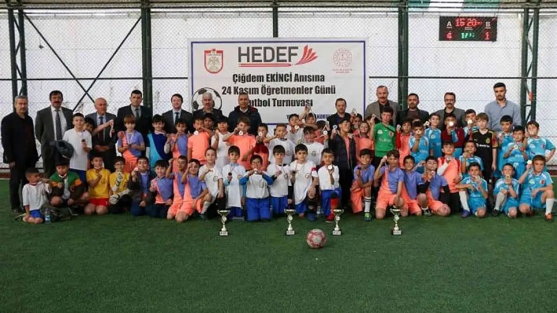 'Vefat eden öğretmen anısına futbol turnuvası'