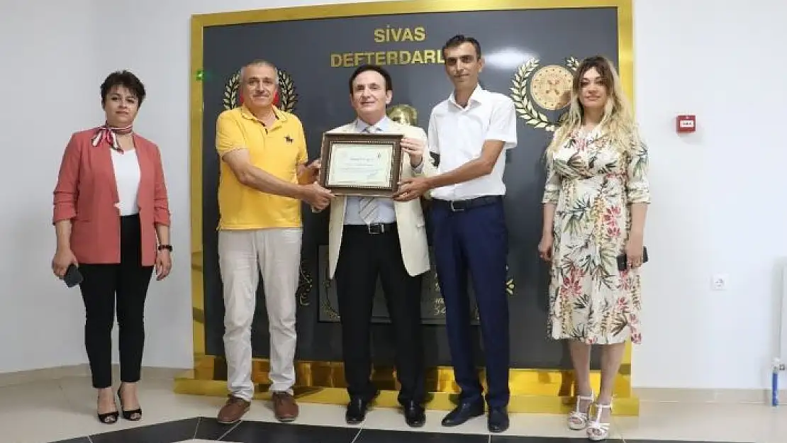 'Vergi rekortmeni pandemi dolayısı ile ödülünü böyle aldı'