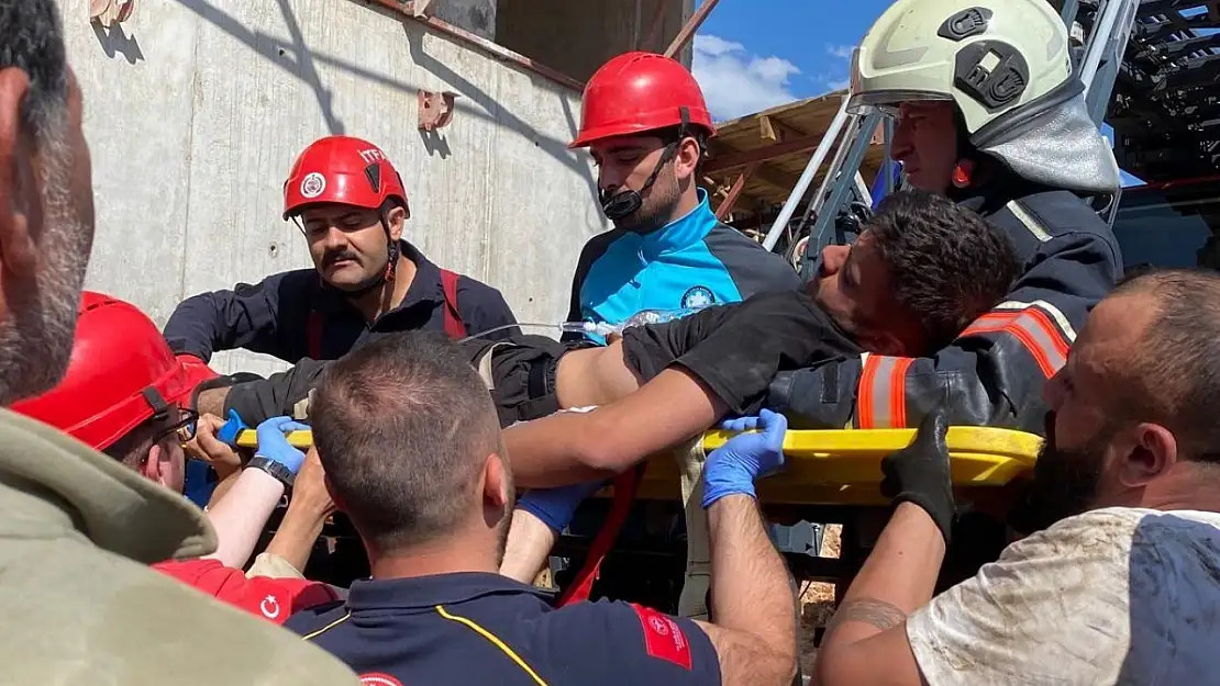 Vinçte fenalaşan operatör itfaiye erleri tarafından indirilerek hastaneye kaldırıldı