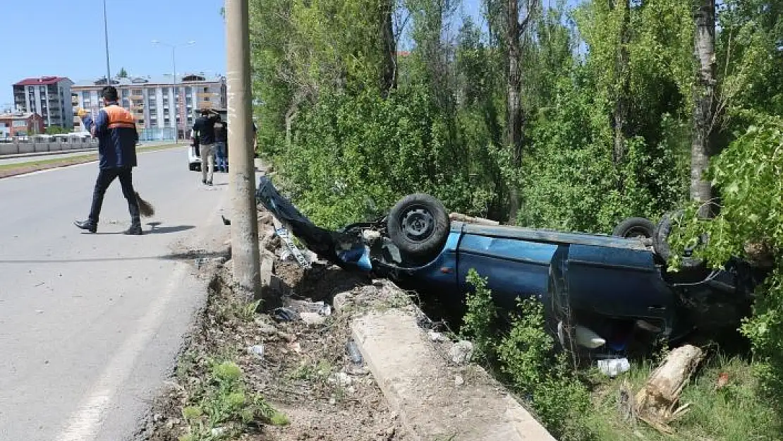 'Virajı alamayan otomobil ters döndü: 2 yaralı'