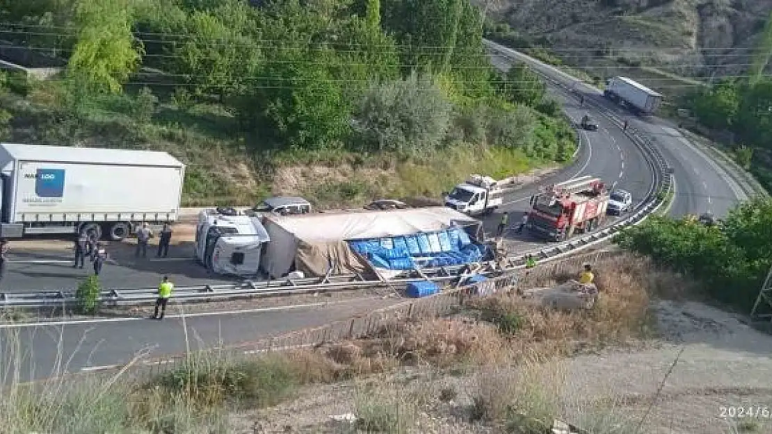 'Virajı alamayan tır devrildi, sürücü ağır yaralandı'