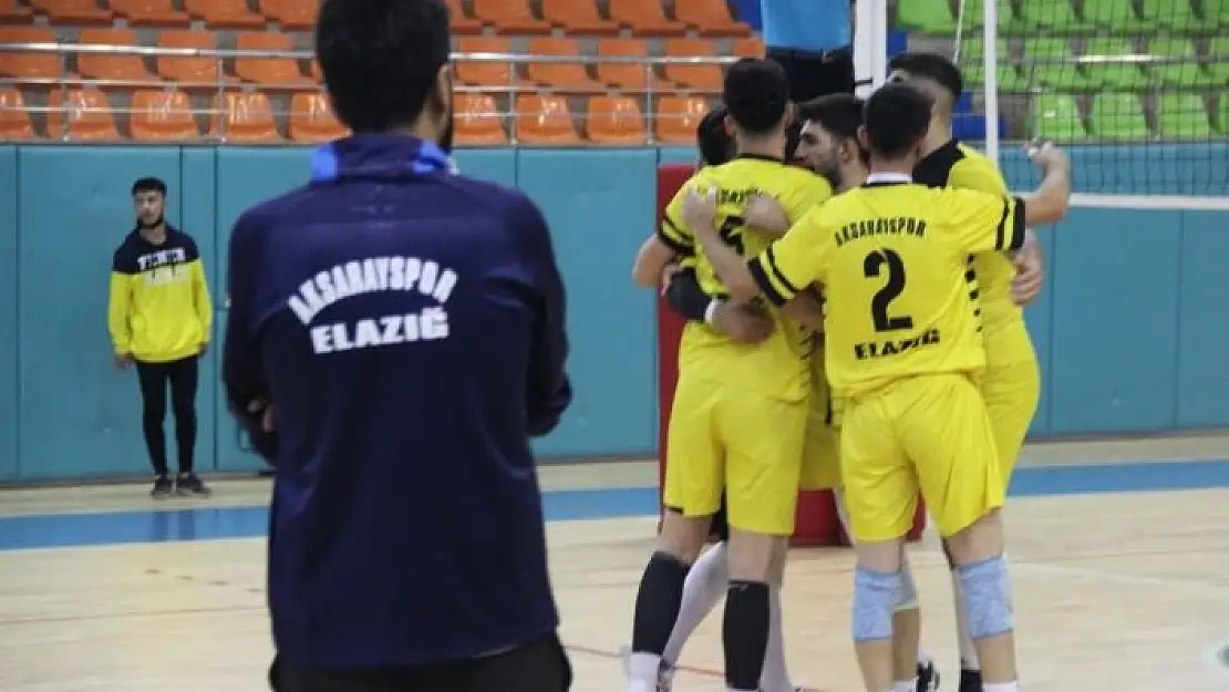 'Voleybol 2. Lig: Elazığ Aksaray Gençlik: 0 - Seyhan Belediye: 3'