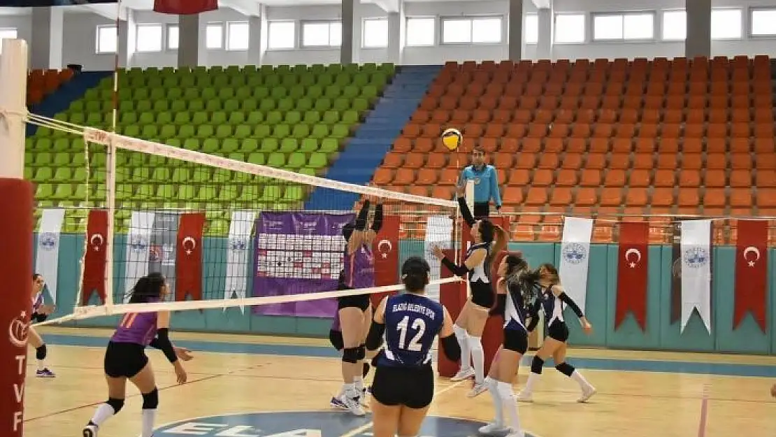 'Voleybol 2. Lig: Elazığ Belediyesi Voleybol: 3 - Lice Gençlikspor: 0'