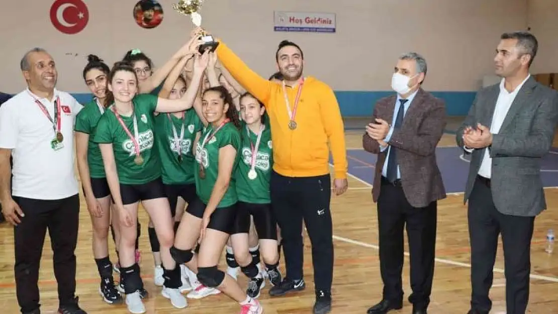 'Voleybol il şampiyonası maçları sona erdi'