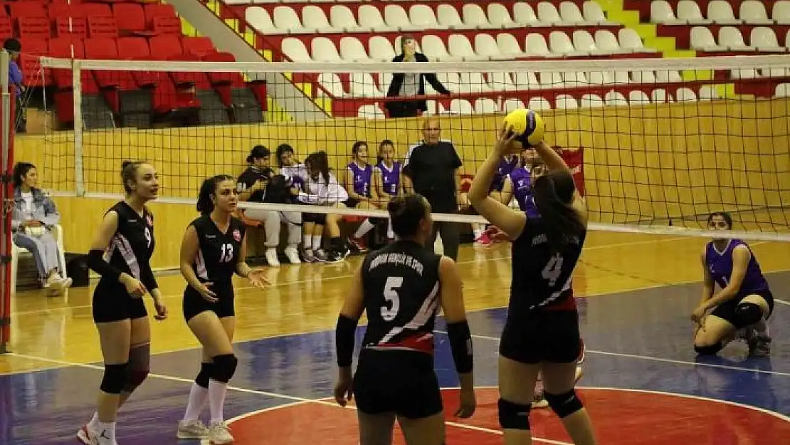 '''Voleybolun yıldızları'' sahneye çıktı'