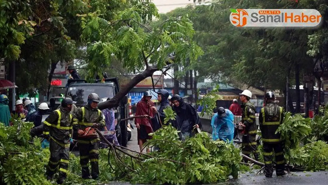 Wipha tayfunu Vietnam'ı vurdu: 5 ölü