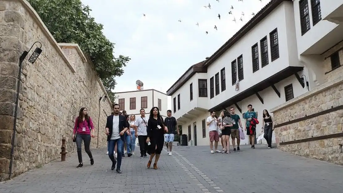 'Yabancı öğrenciler Dulkadiroğlu´nu gezdi'