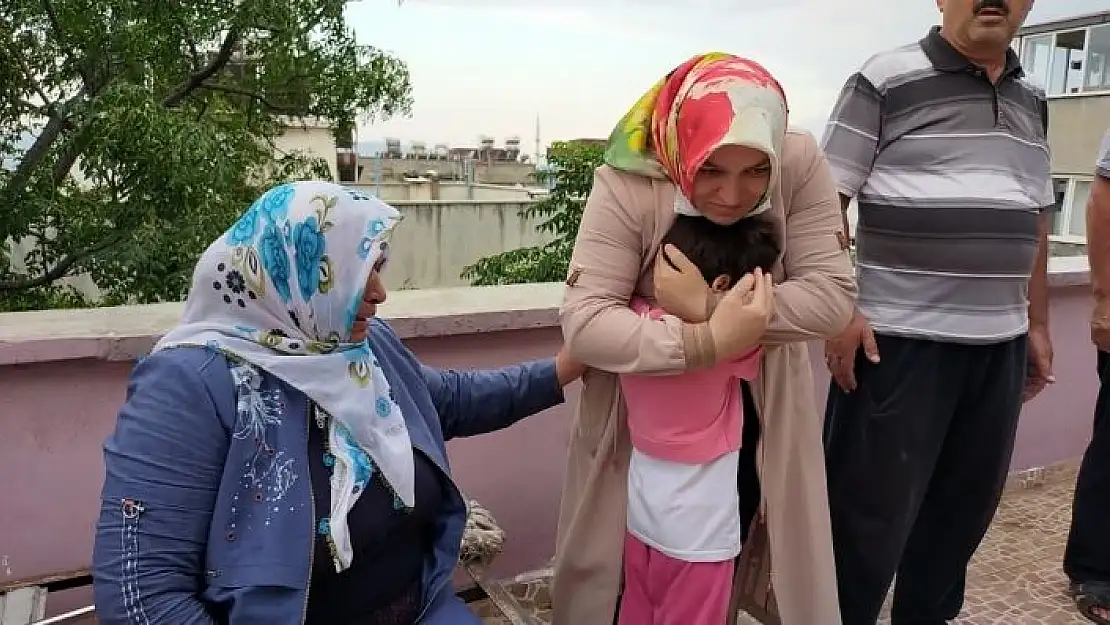'Yanan evindeki eşyaları için gözyaşı döktü'