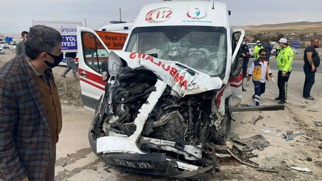 'Yaralıları taşıyan ambulans, beton mikserine çaptı: 3´ü sağlıkçı 5 yaralı'